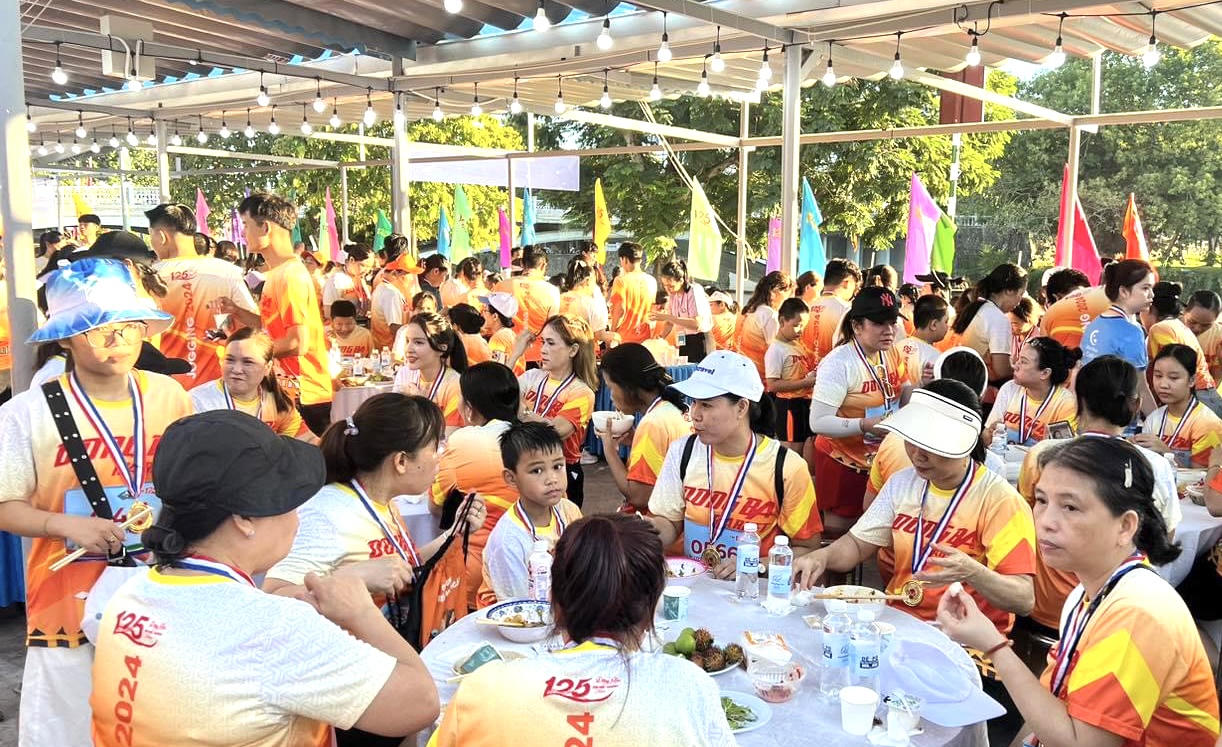 Gần 1.000 vận động viên tham giải chạy Khỏe cùng 'Đông Ba Market Jogging 2024'