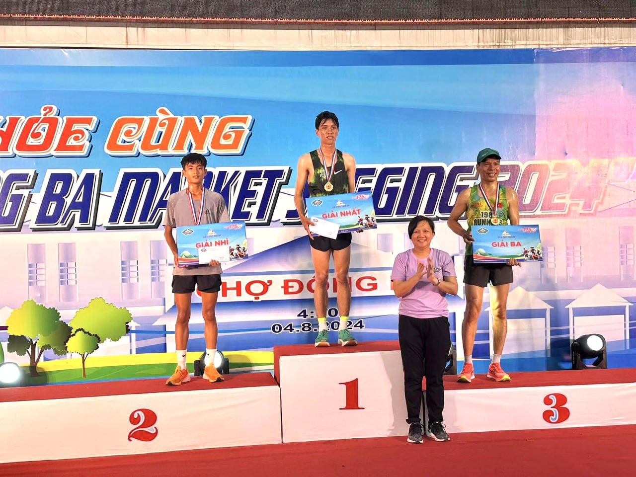 Gần 1.000 vận động viên tham giải chạy Khỏe cùng 'Đông Ba Market Jogging 2024'