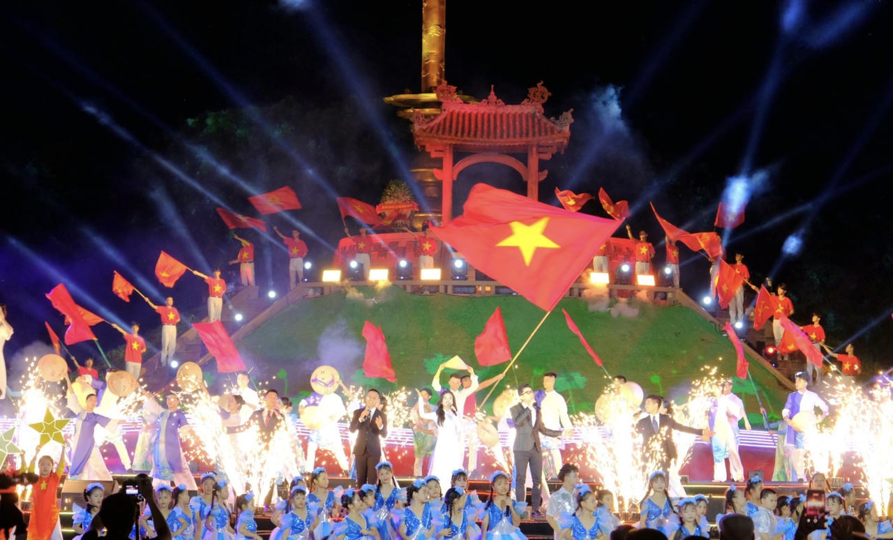 Xúc động chương trình 'Bản hùng ca bất diệt' kỷ niệm 70 năm ký Hiệp định Geneve