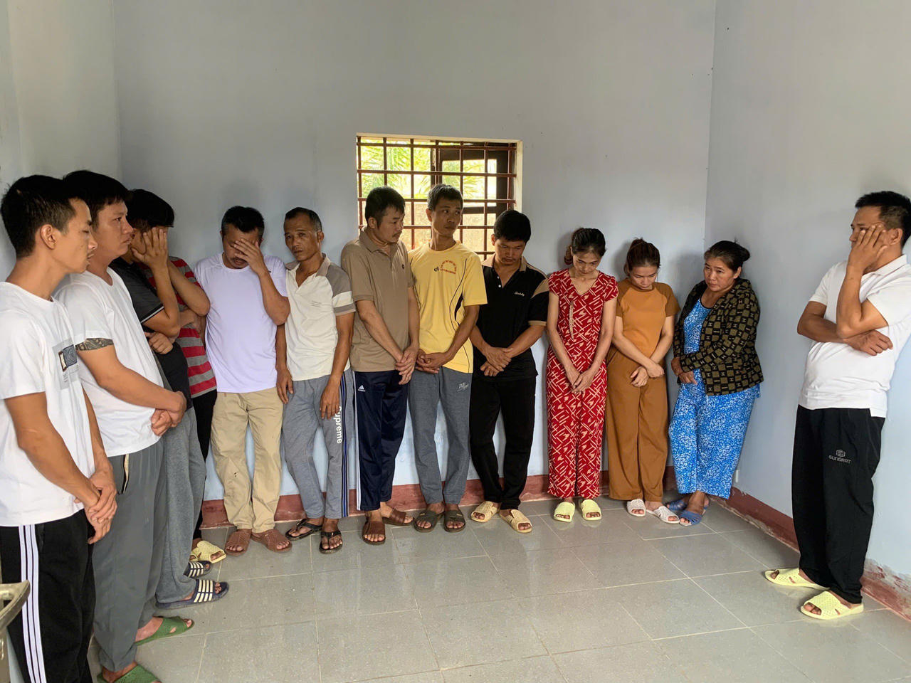 Khởi tố nhóm đối tượng đánh bạc giữa rừng tràm 