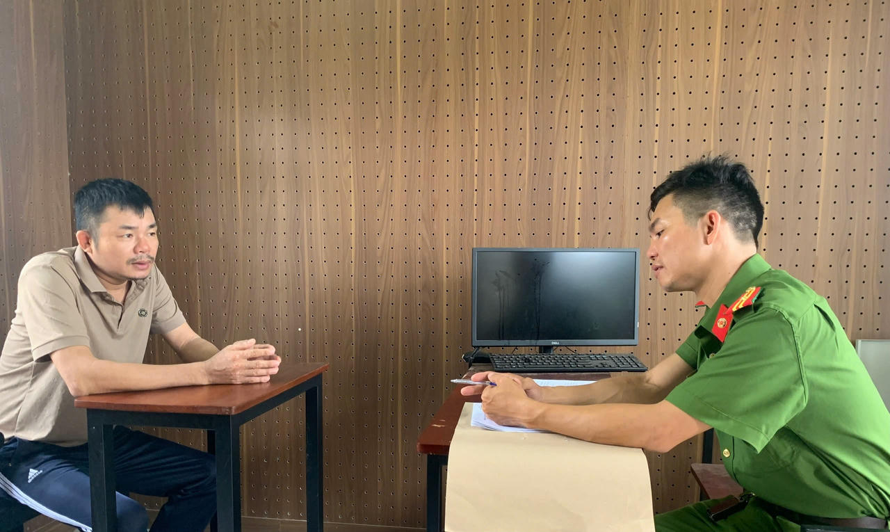 Khởi tố nhóm đối tượng đánh bạc giữa rừng tràm 