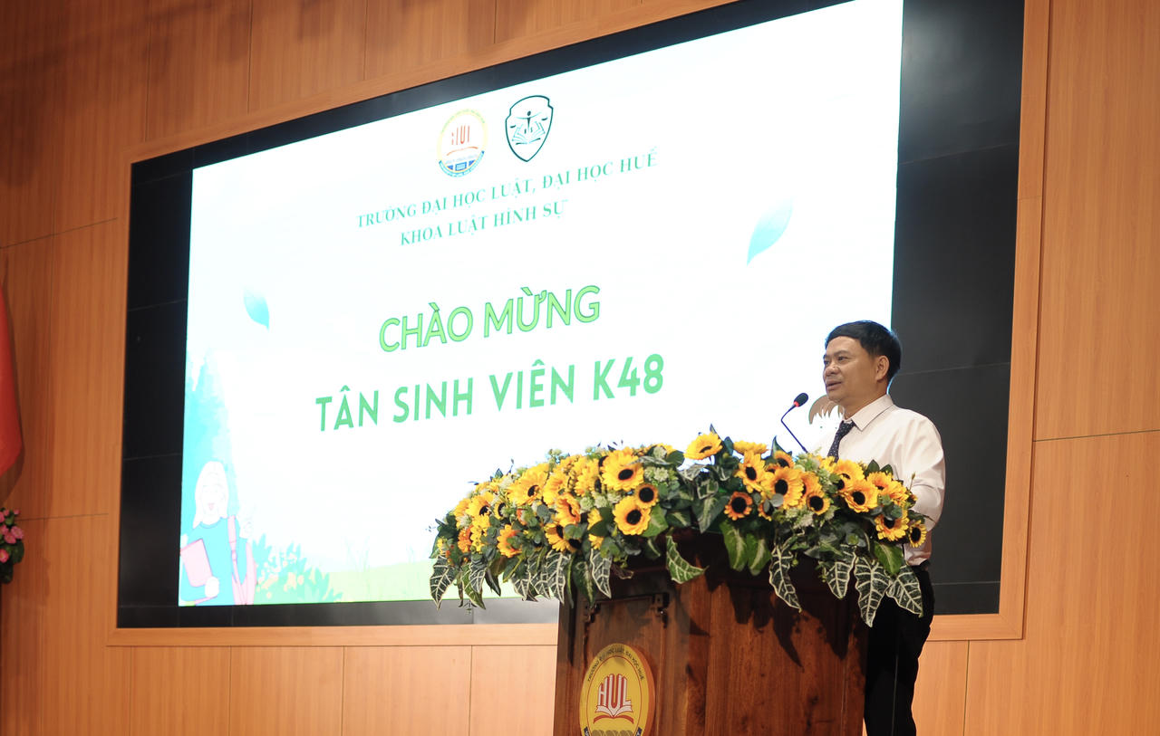 VPĐD Báo PLVN tại Đà Nẵng trao học bổng, 'tiếp sức' tân sinh viên Khoa Luật Hình sự