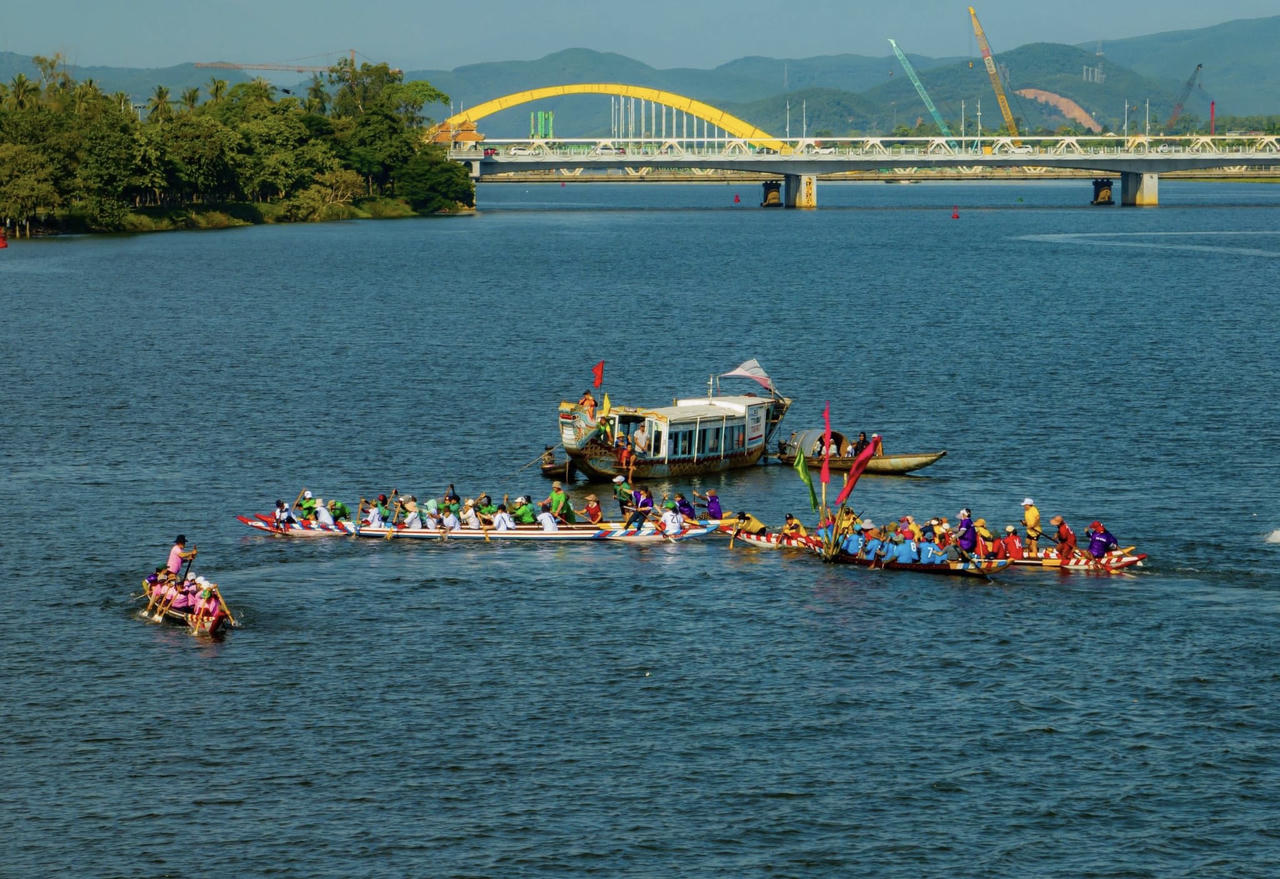 Sôi động giải đua ghe truyền thống tỉnh Thừa Thiên Huế lần thứ 35