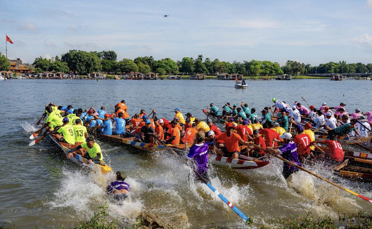 Sôi động giải đua ghe truyền thống tỉnh Thừa Thiên Huế lần thứ 35