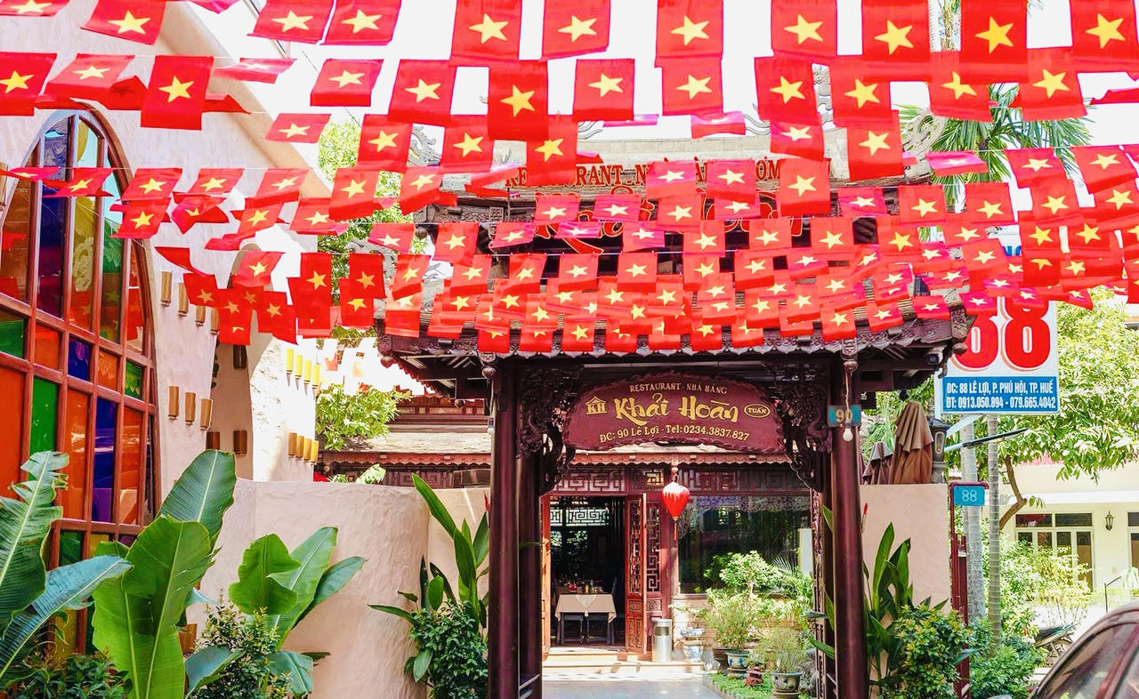 Cố đô Huế rực rỡ cờ đỏ sao vàng chào mừng Quốc Khánh 2/9