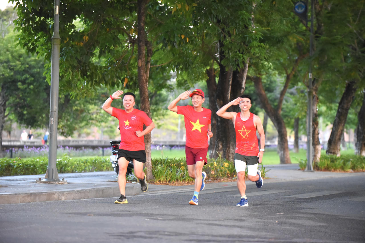 Cố đô Huế rực rỡ cờ đỏ sao vàng chào mừng Quốc Khánh 2/9