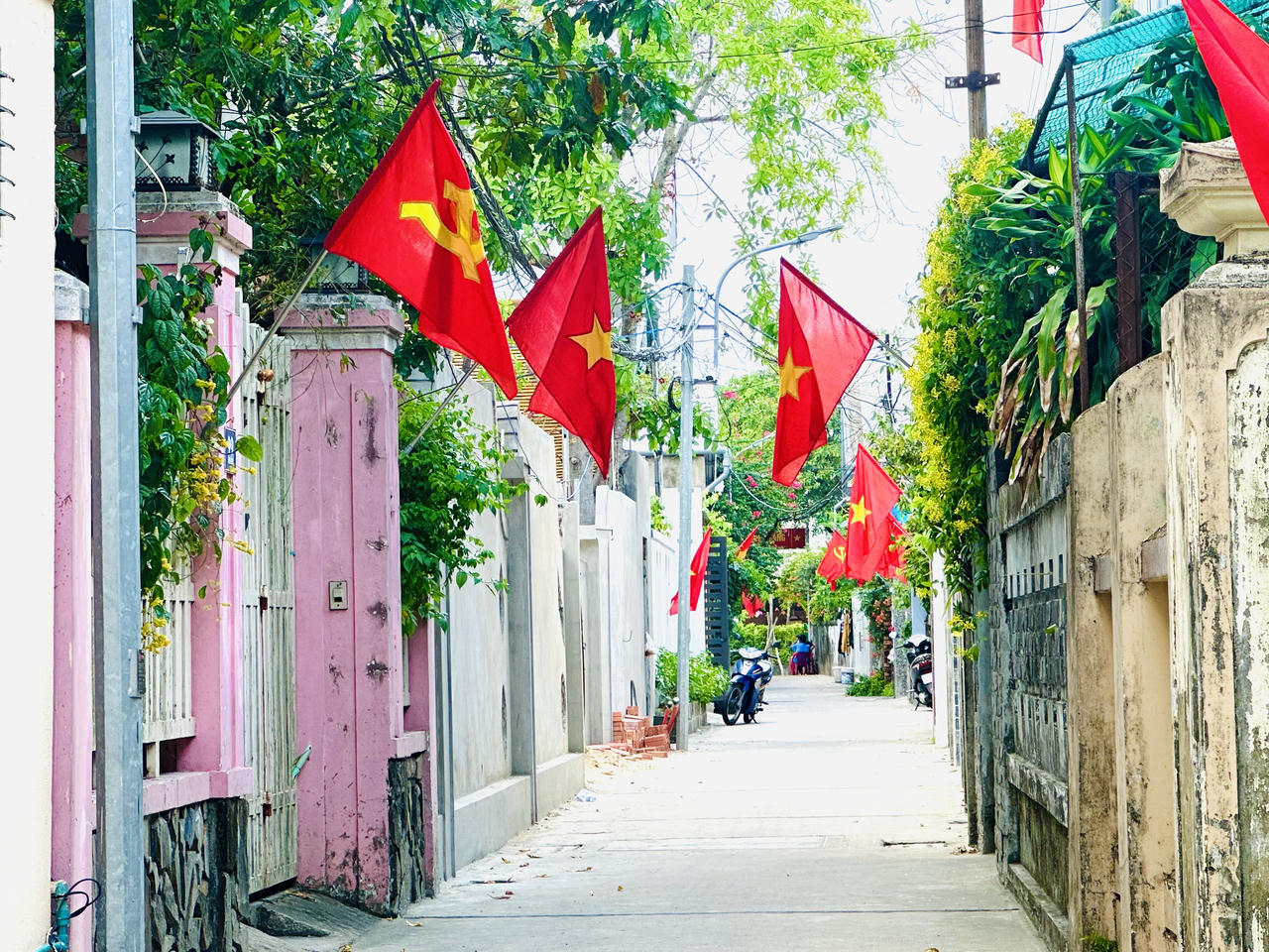 Cố đô Huế rực rỡ cờ đỏ sao vàng chào mừng Quốc Khánh 2/9