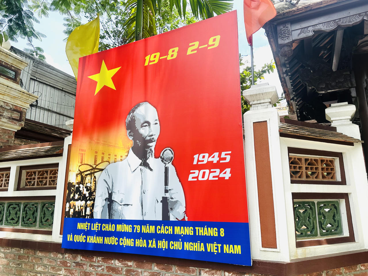 Cố đô Huế rực rỡ cờ đỏ sao vàng chào mừng Quốc Khánh 2/9
