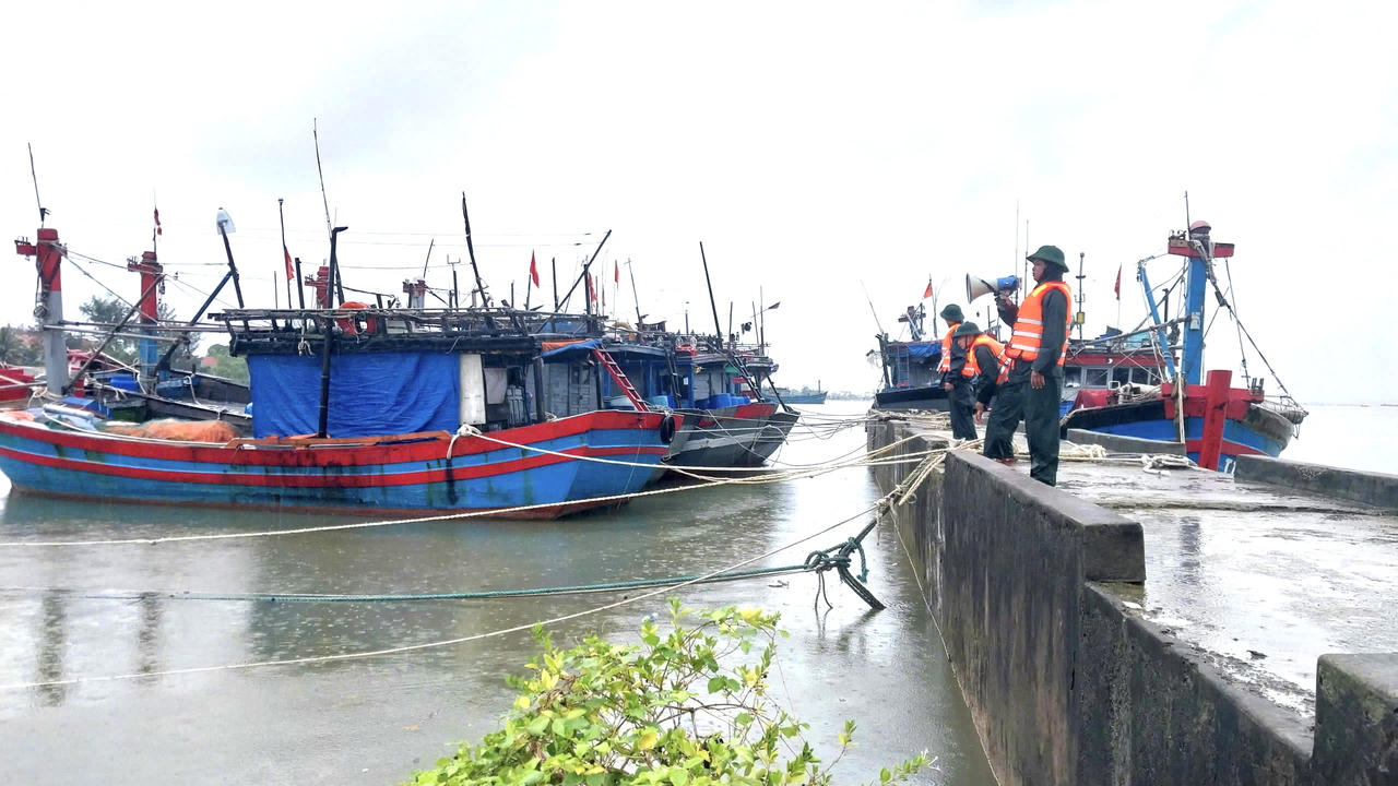 Bão số 4 tiến gần, các địa phương gấp rút triển khai phương án ứng phó