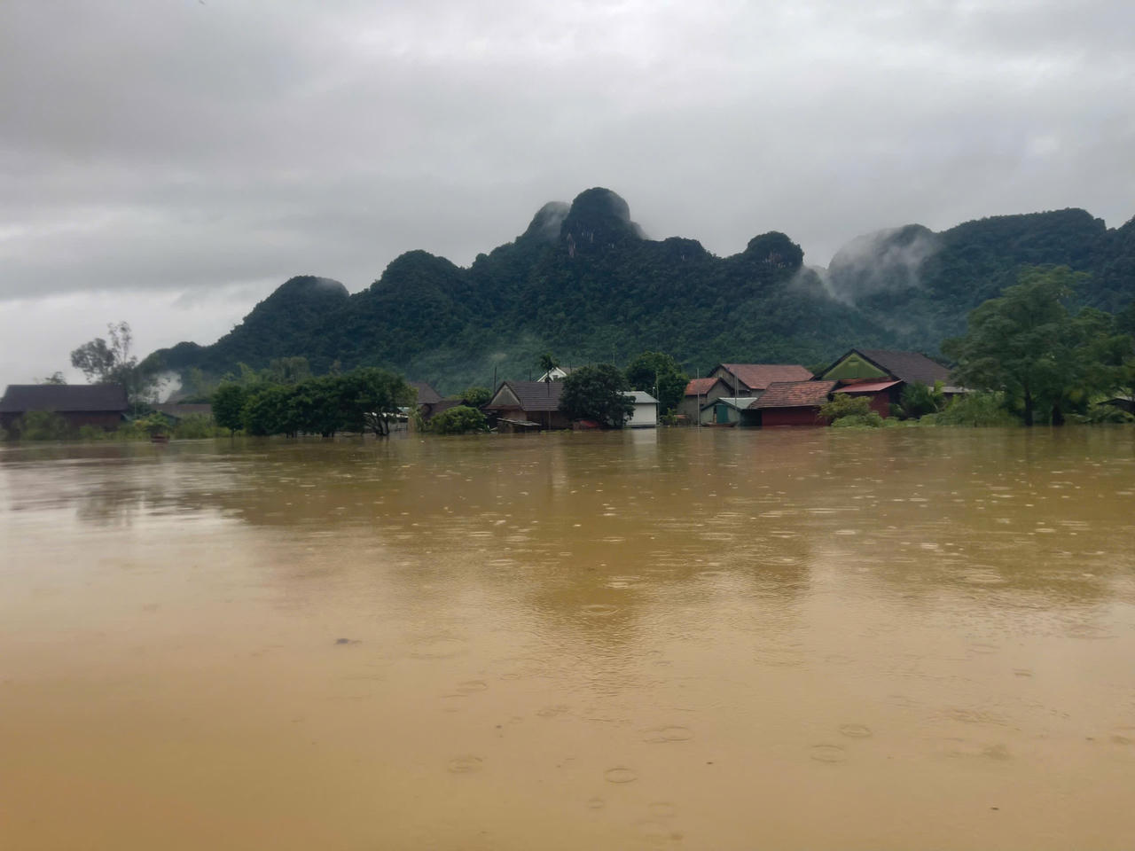 'Nhà phao' giúp người dân Tân Hoá yên tâm trong mùa mưa lũ