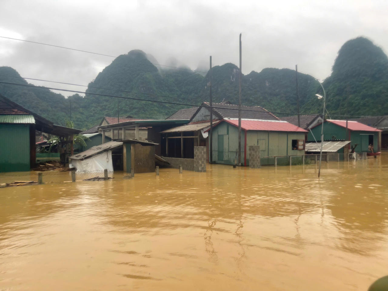 'Nhà phao' giúp người dân Tân Hoá yên tâm trong mùa mưa lũ