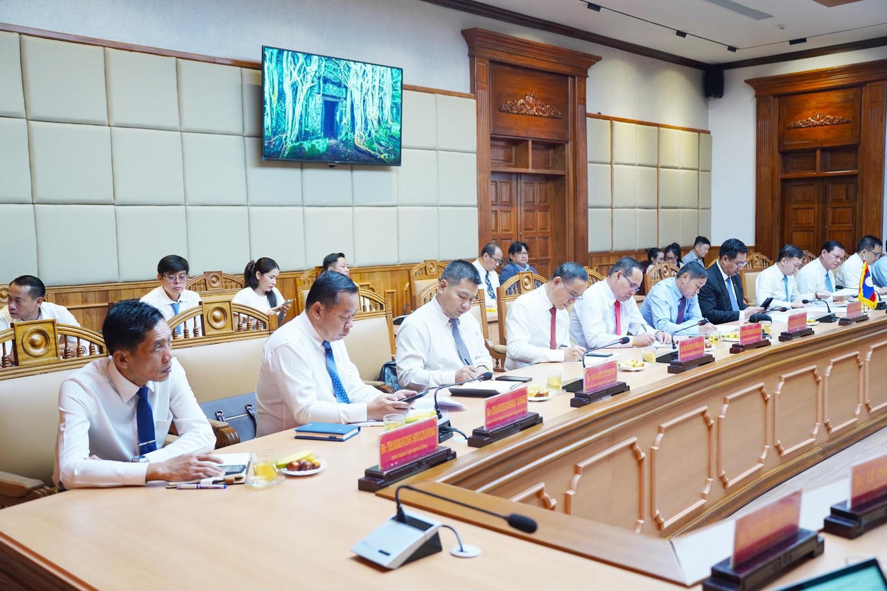 Lãnh đạo tỉnh Thừa Thiên Huế hội đàm với Đoàn đại biểu tỉnh Champasak (Lào)