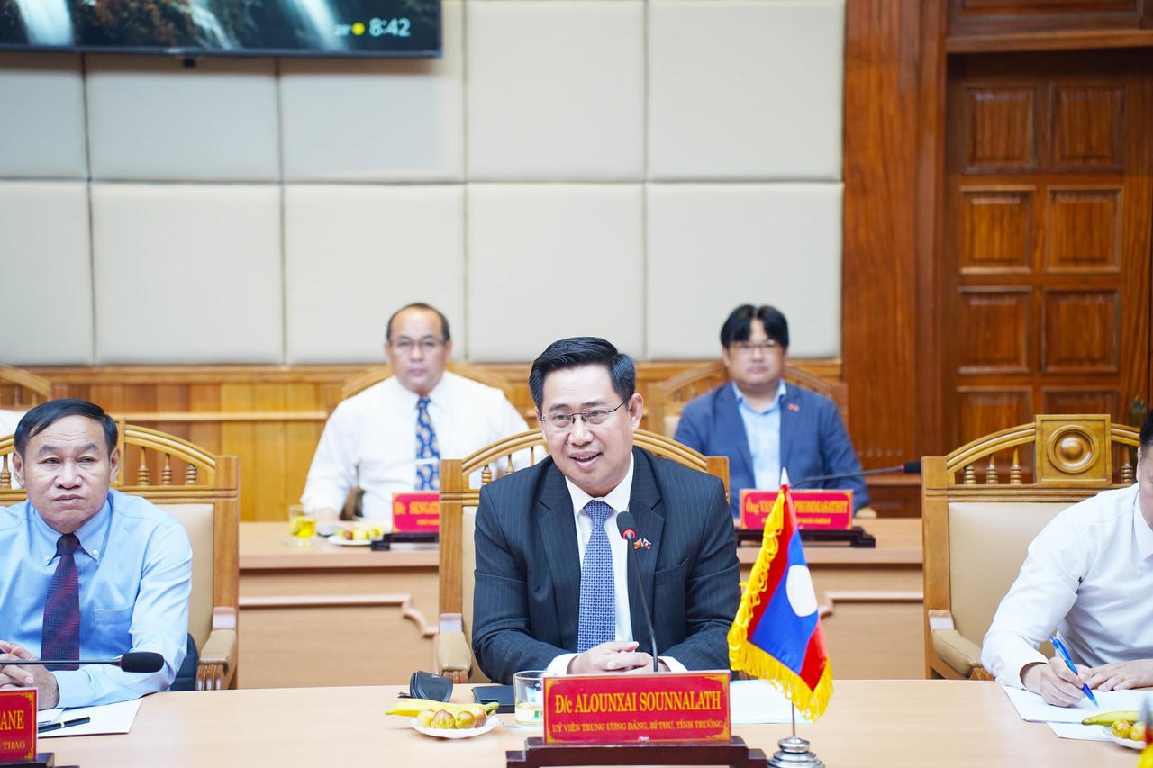 Lãnh đạo tỉnh Thừa Thiên Huế hội đàm với Đoàn đại biểu tỉnh Champasak (Lào)