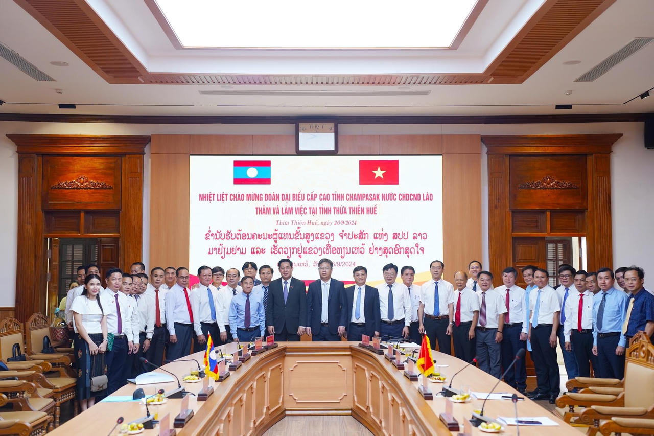 Lãnh đạo tỉnh Thừa Thiên Huế hội đàm với Đoàn đại biểu tỉnh Champasak (Lào)