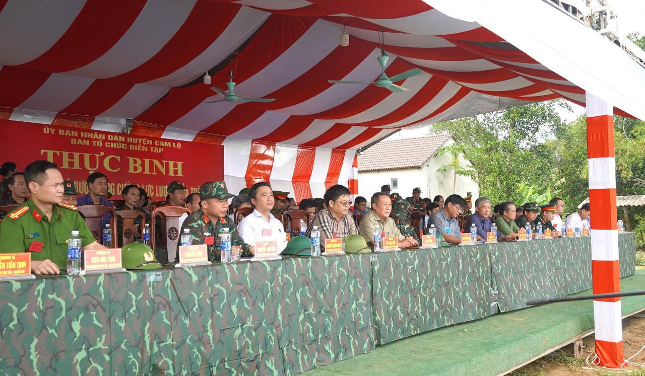 Quảng Trị diễn tập sơ tán người dân đến nơi an toàn, cứu hộ bà con vùng ngập lụt