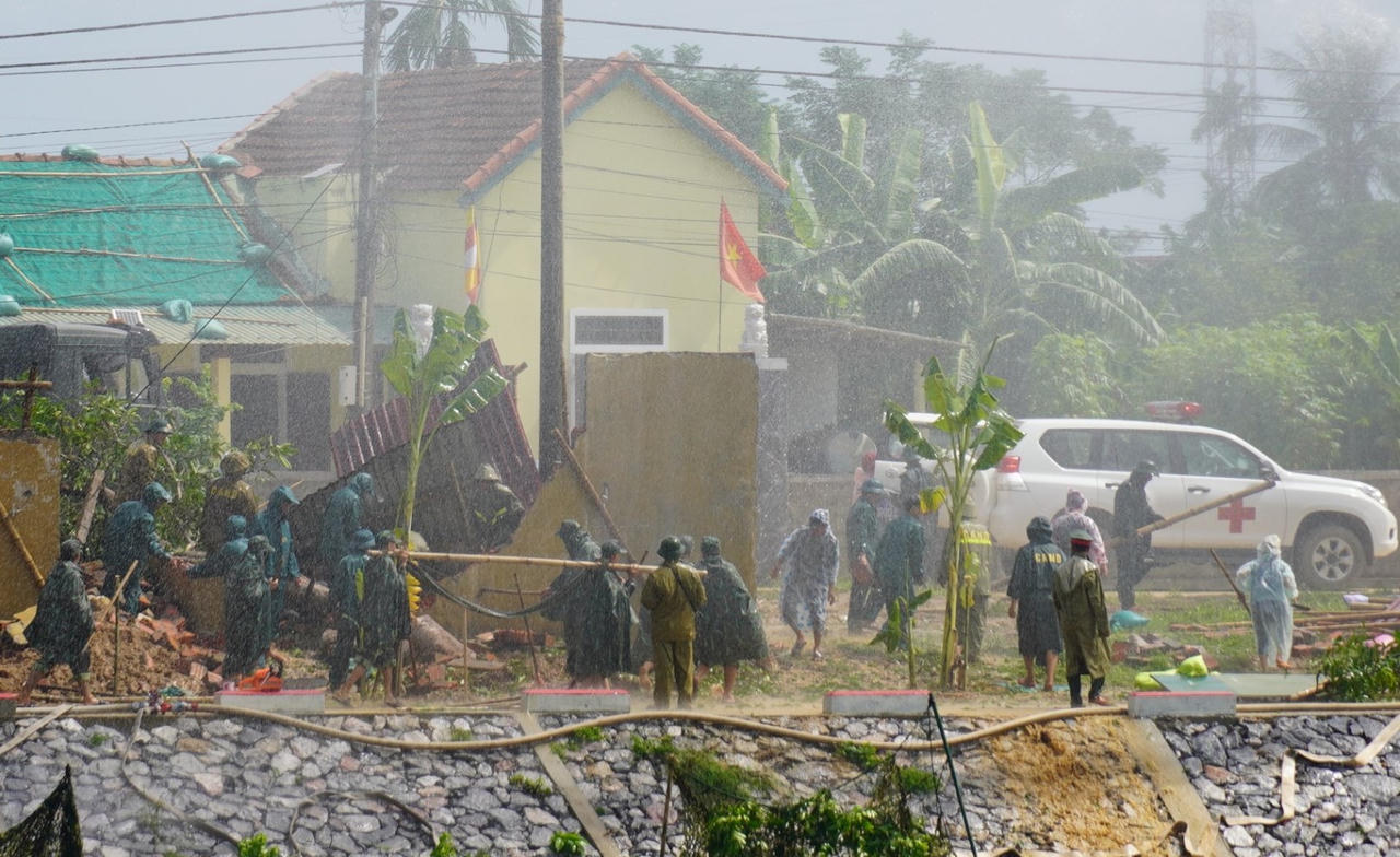 Quảng Trị diễn tập sơ tán người dân đến nơi an toàn, cứu hộ bà con vùng ngập lụt