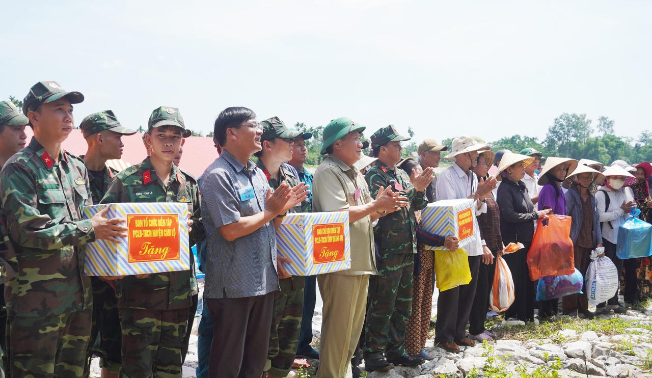Quảng Trị diễn tập sơ tán người dân đến nơi an toàn, cứu hộ bà con vùng ngập lụt