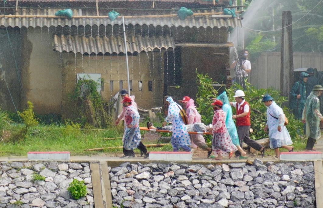 Quảng Trị diễn tập sơ tán người dân đến nơi an toàn, cứu hộ bà con vùng ngập lụt