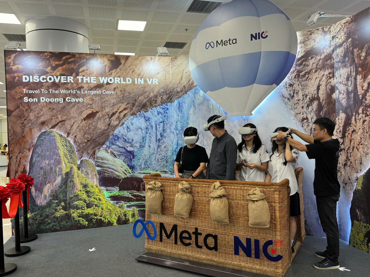 Du lịch Quảng Bình tạo ấn tượng mạnh ở các gian hàng của Meta, Google 2024