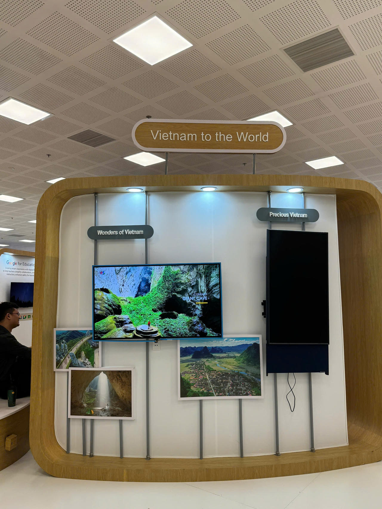 Du lịch Quảng Bình tạo ấn tượng mạnh ở các gian hàng của Meta, Google 2024