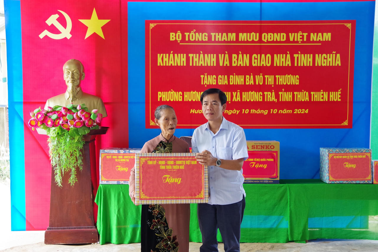 Khánh thành, bàn giao nhà tình nghĩa cho thân nhân liệt sĩ tại Thừa Thiên Huế