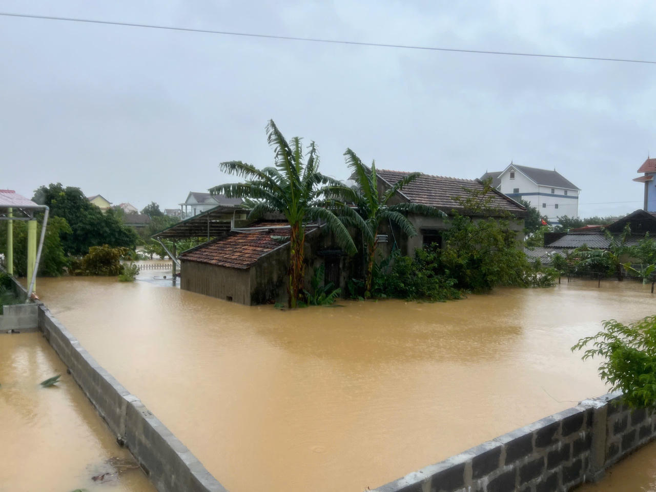 Mênh mông biển nước ở vùng ‘rốn lũ’ Quảng Bình