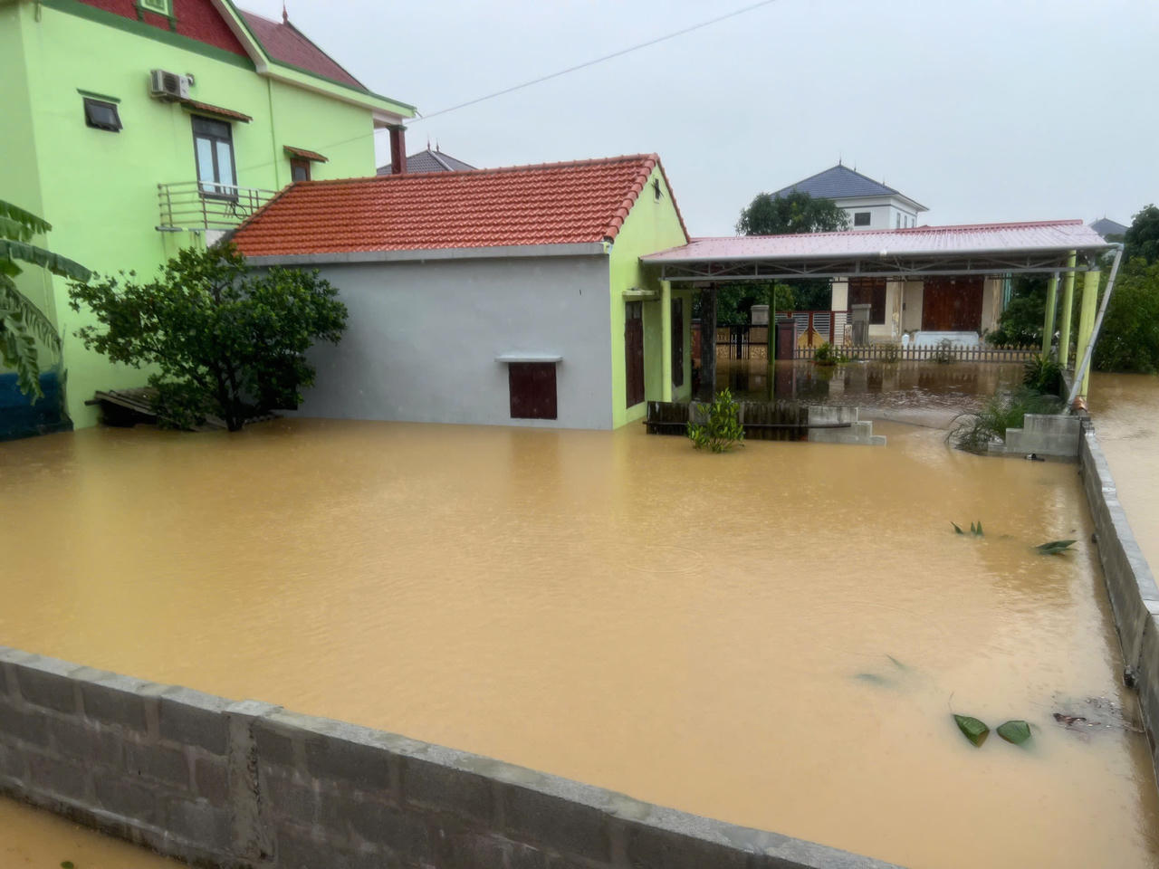 Mênh mông biển nước ở vùng ‘rốn lũ’ Quảng Bình