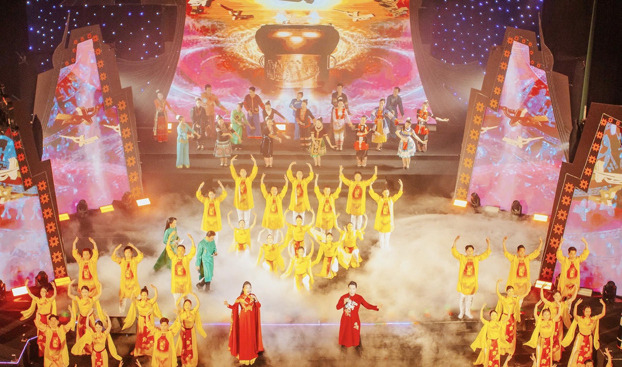 Rực rỡ đêm khai mạc Ngày hội Văn hóa các dân tộc Việt Nam năm 2024