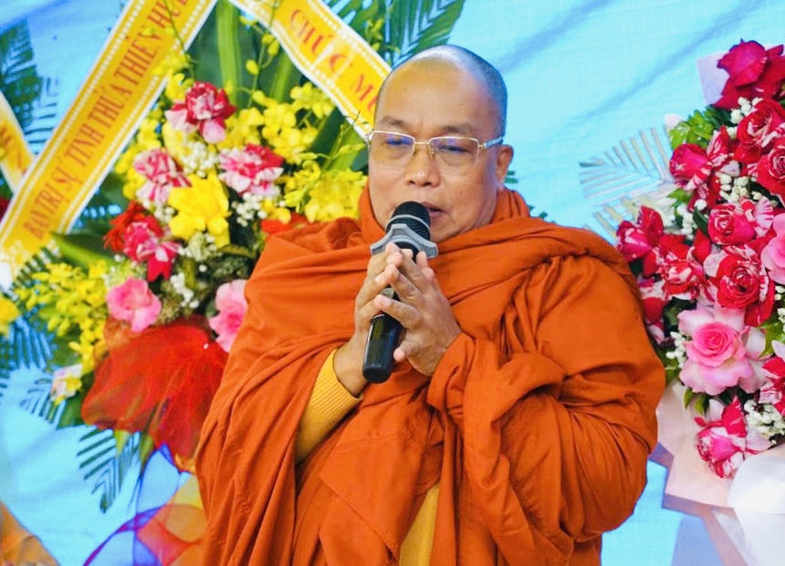 Rót đồng tượng Phật nặng 7 tấn tại Thừa Thiên Huế