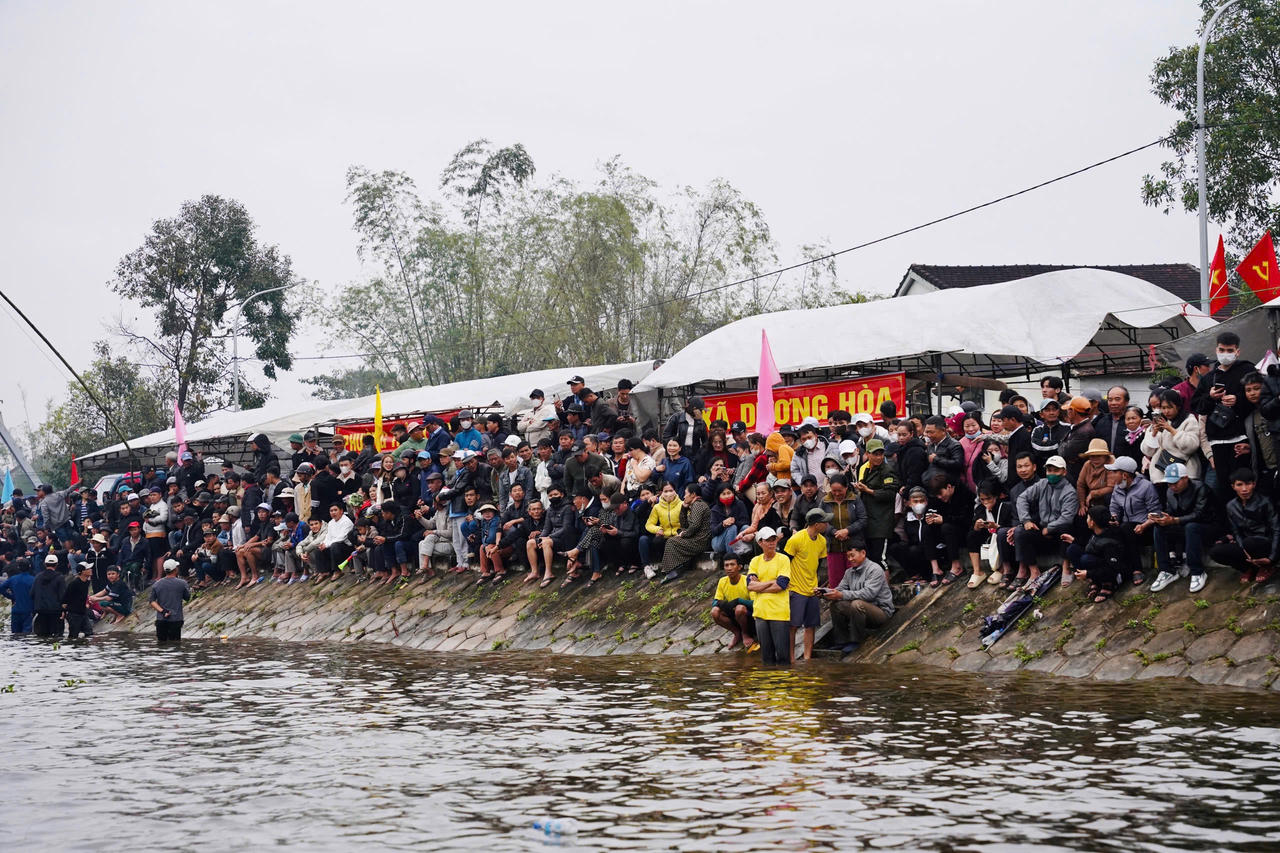 Giải đua trải truyền thống cầu mưa thuận gió hoà