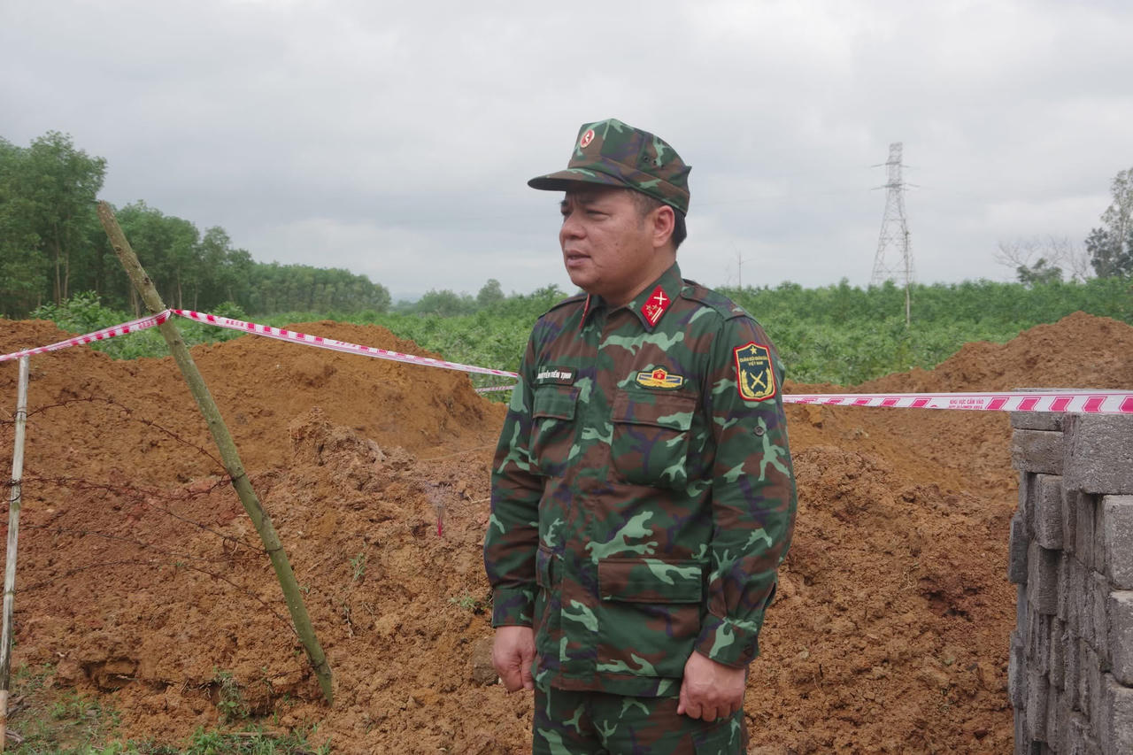 Phát hiện hầm chứa hàng chục quả đạn sót lại sau chiến tranh