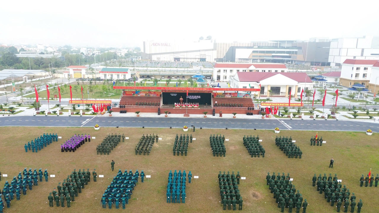 Lực lượng vũ trang TP Huế ra quân huấn luyện năm 2025