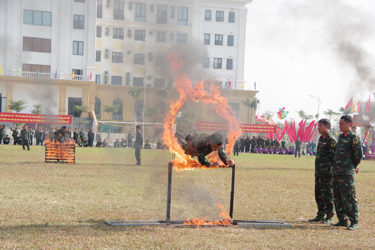 Lực lượng vũ trang TP Huế ra quân huấn luyện năm 2025