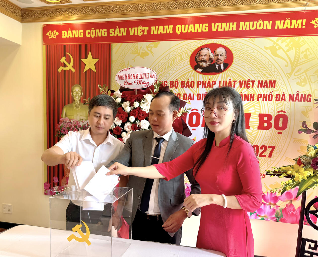 Chi bộ Văn phòng Đại diện Báo Pháp luật Việt Nam tại TP Đà Nẵng tổ chức Đại hội nhiệm kỳ 2025-2027