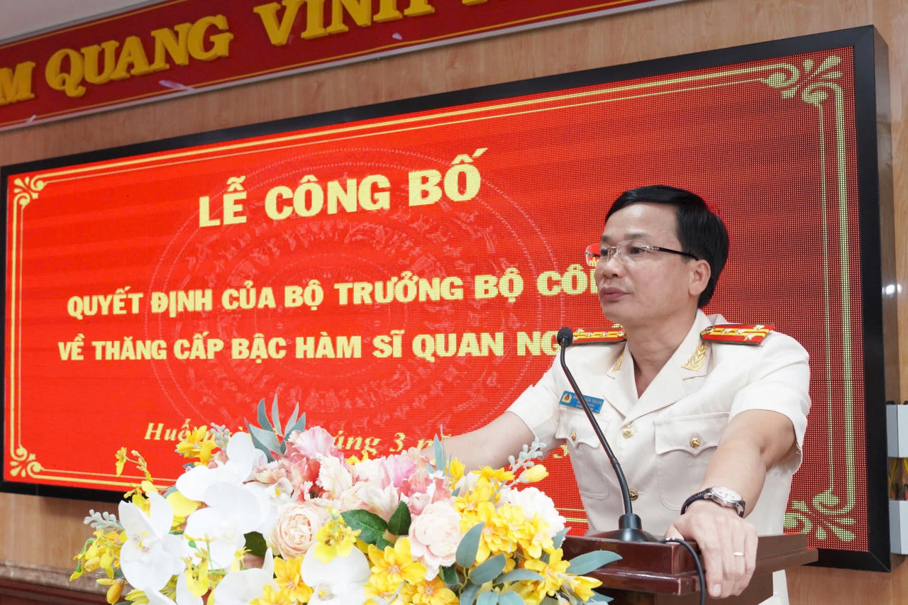 Thăng hàm Đại tá cho Phó Giám đốc Công an TP Huế