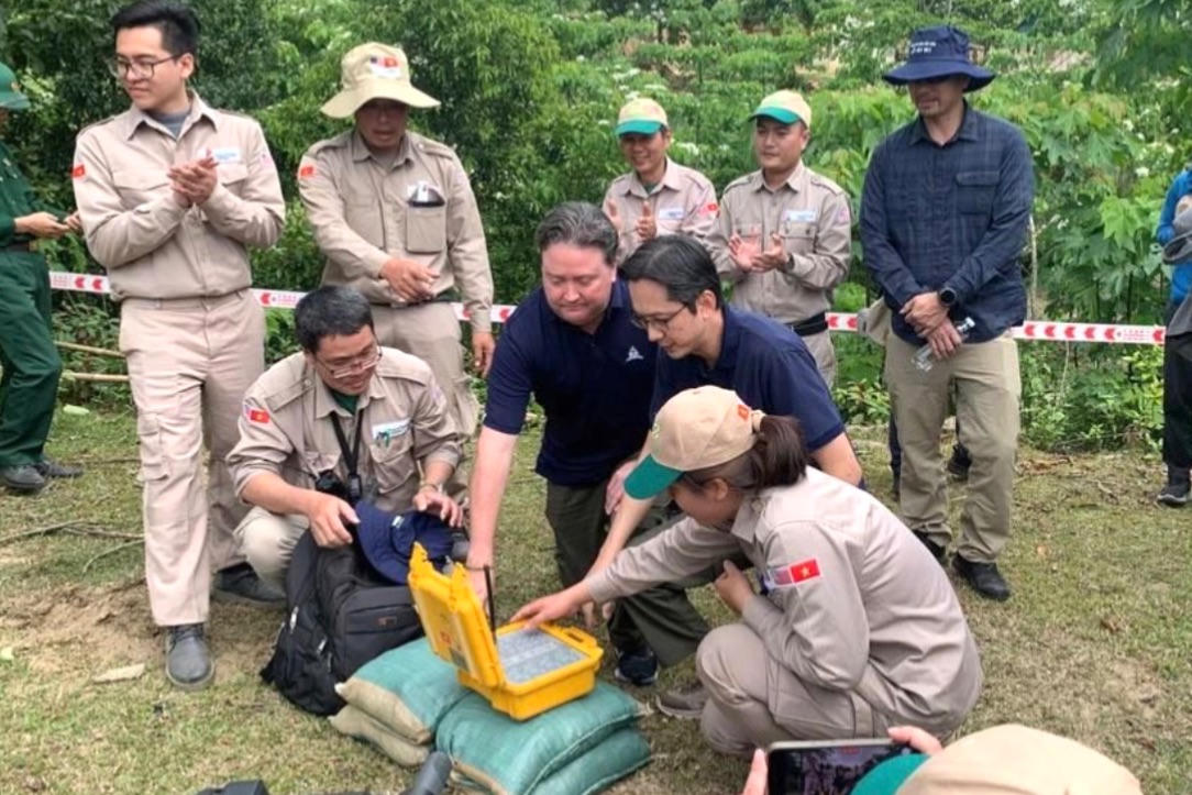 Mỹ tiếp tục hỗ trợ Quảng Trị trong nỗ lực khắc phục hậu quả bom mìn