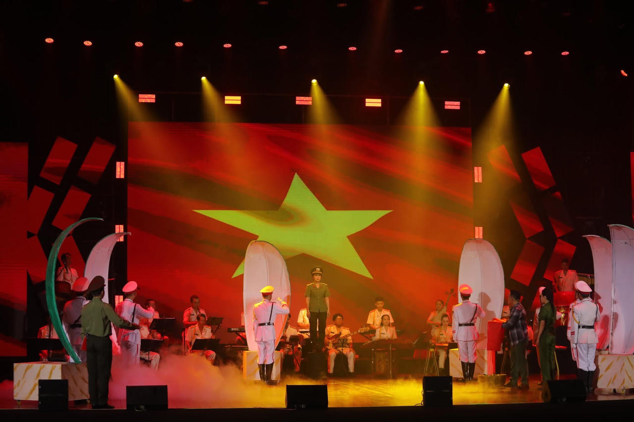 Sôi nổi Hội diễn nghệ thuật quần chúng Công an nhân dân khu vực III