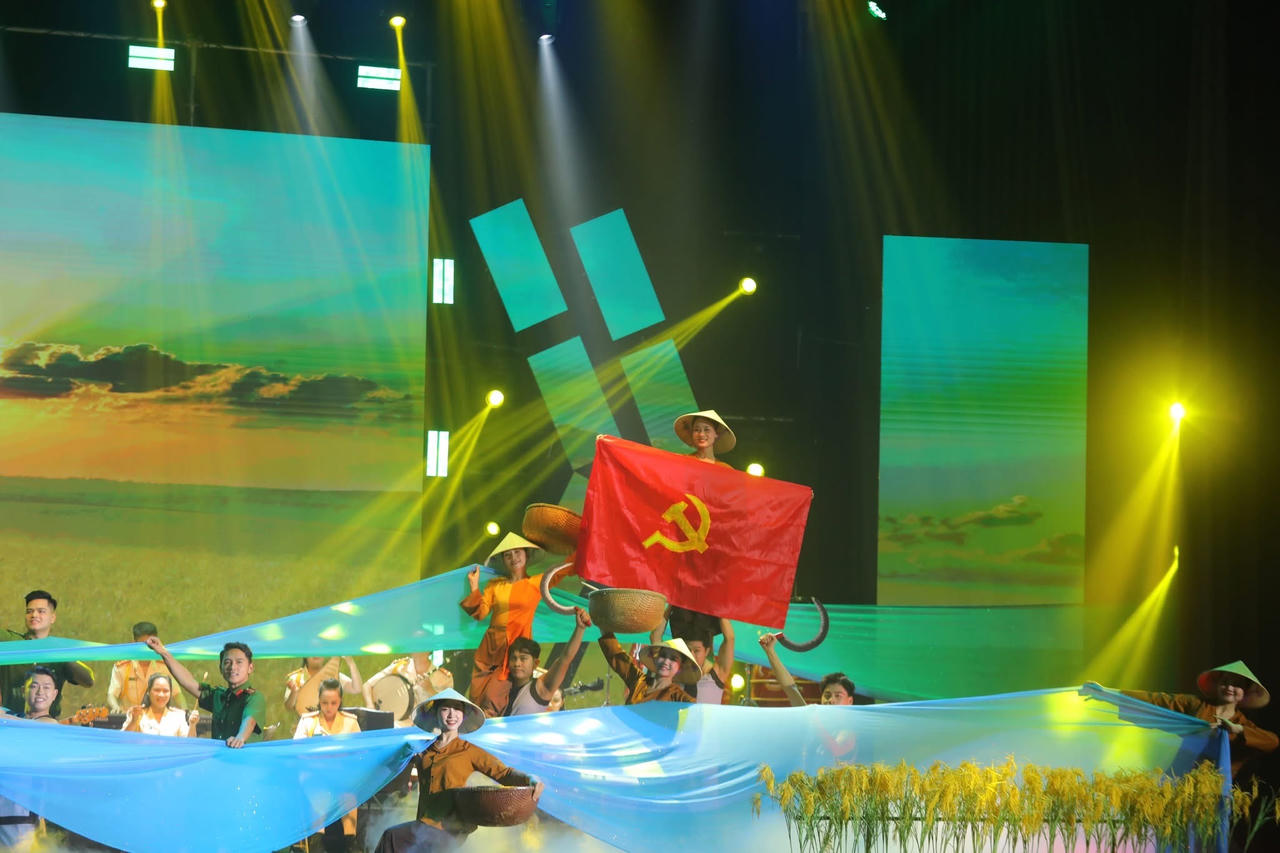 Sôi nổi Hội diễn nghệ thuật quần chúng Công an nhân dân khu vực III