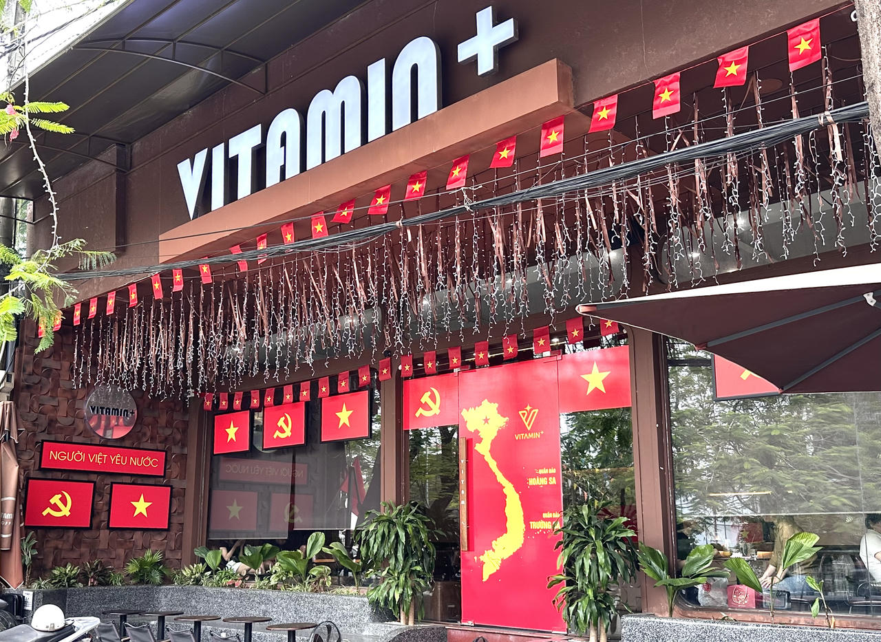 Cố đô Huế rợp cờ hoa mừng 50 năm Giải phóng miền Nam