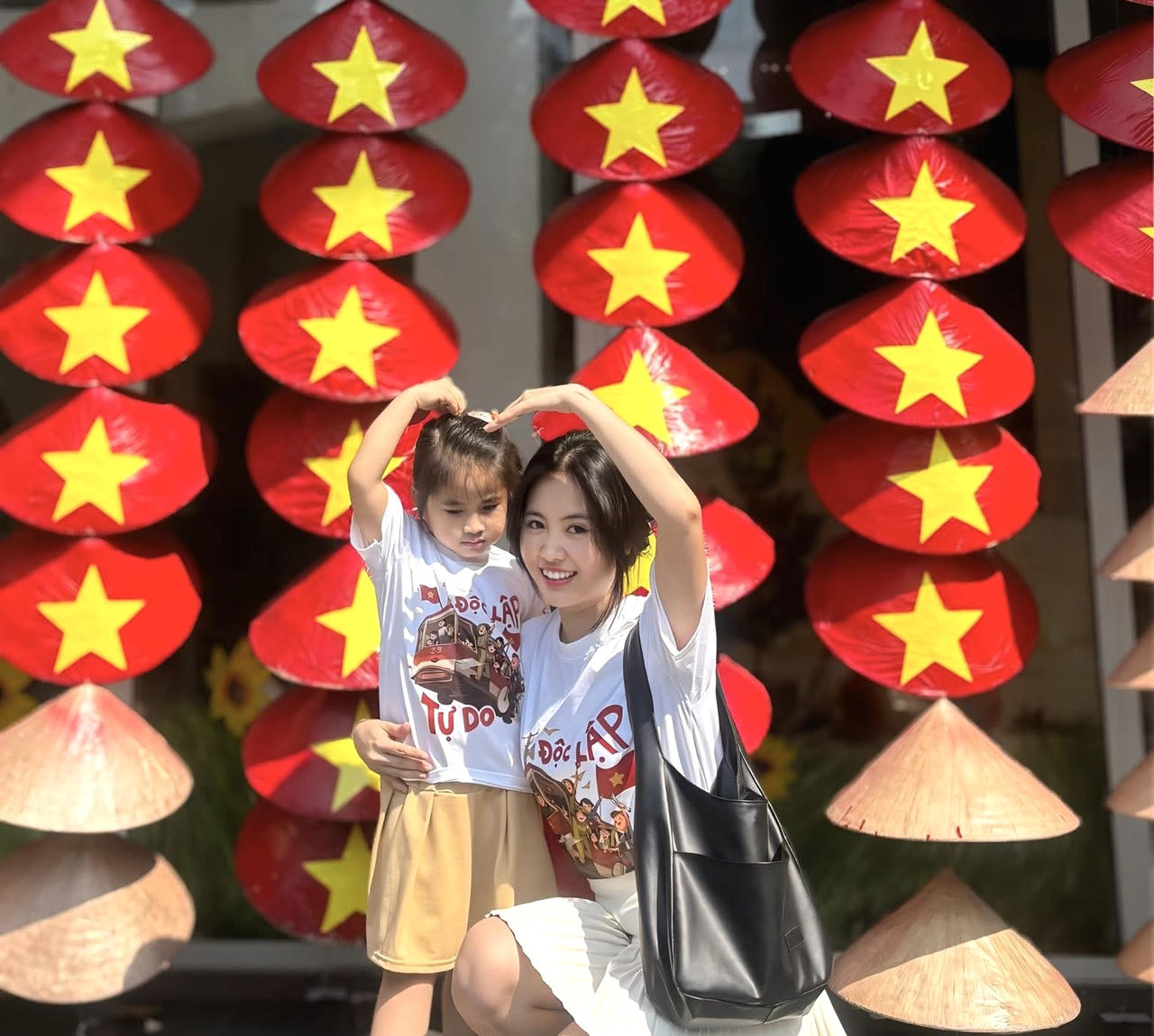 Cố đô Huế rợp cờ hoa mừng 50 năm Giải phóng miền Nam