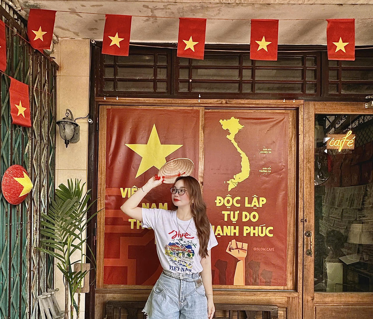 Cố đô Huế rợp cờ hoa mừng 50 năm Giải phóng miền Nam