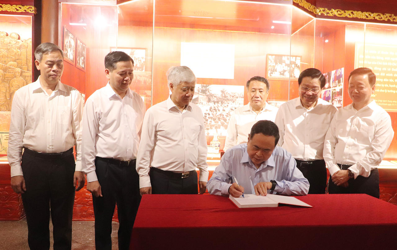 Chủ tịch Quốc hội Trần Thanh Mẫn dự Lễ khánh thành Khu lưu niệm Tổng Bí thư Lê Duẩn 