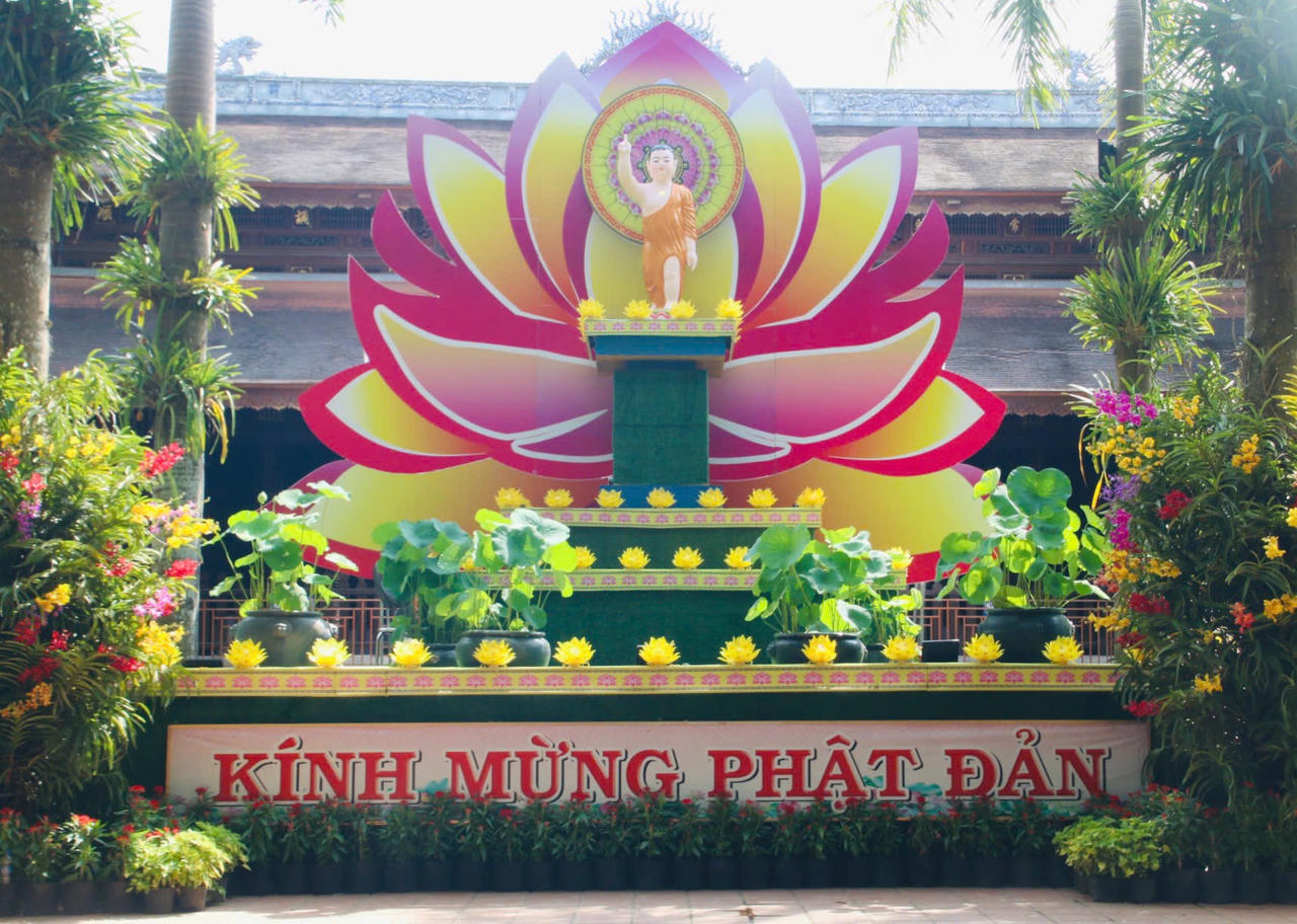 Huế rộn ràng không khí đón mừng Phật đản 2025
