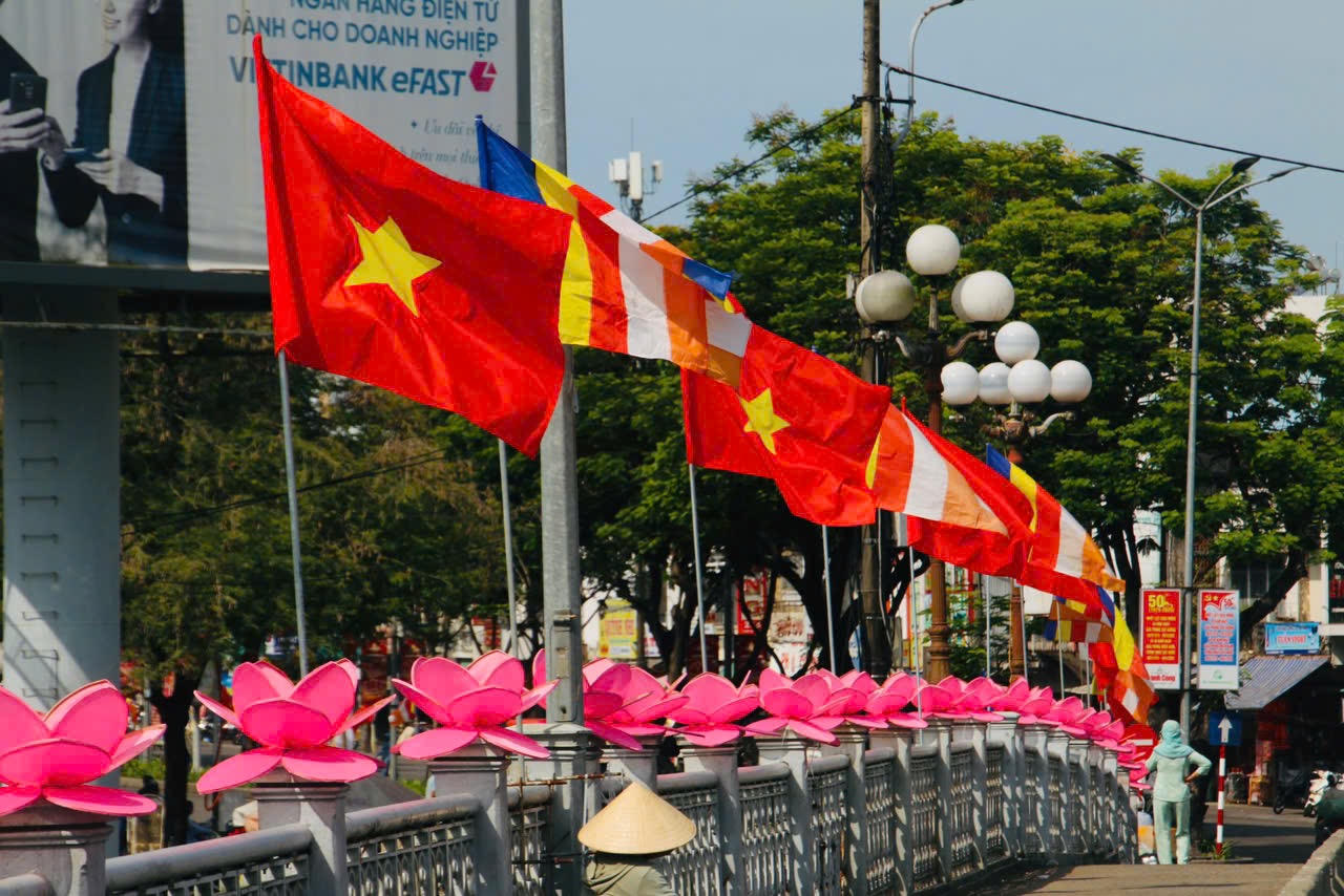 Huế rộn ràng không khí đón mừng Phật đản 2025