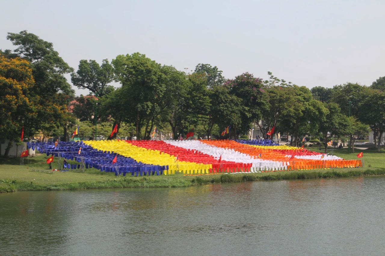 Huế rộn ràng không khí đón mừng Phật đản 2025