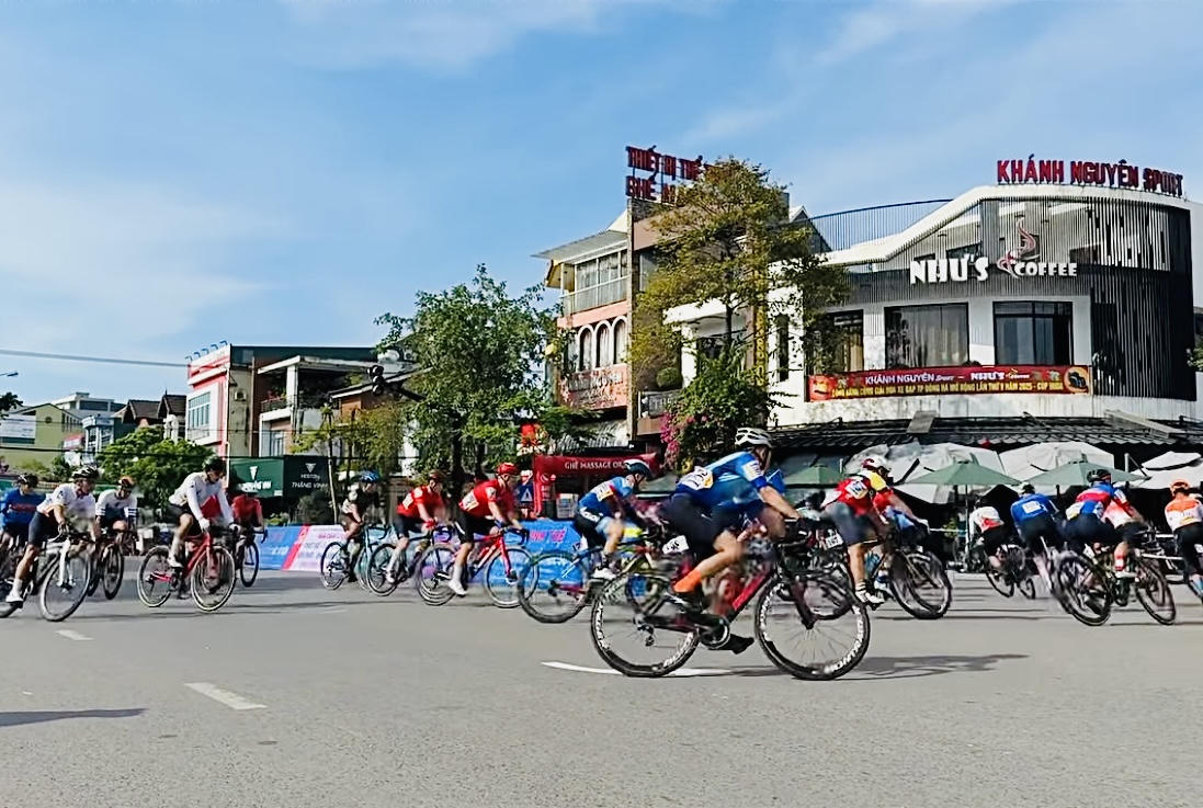 Sôi động Giải đua xe đạp TP Đông Hà mở rộng