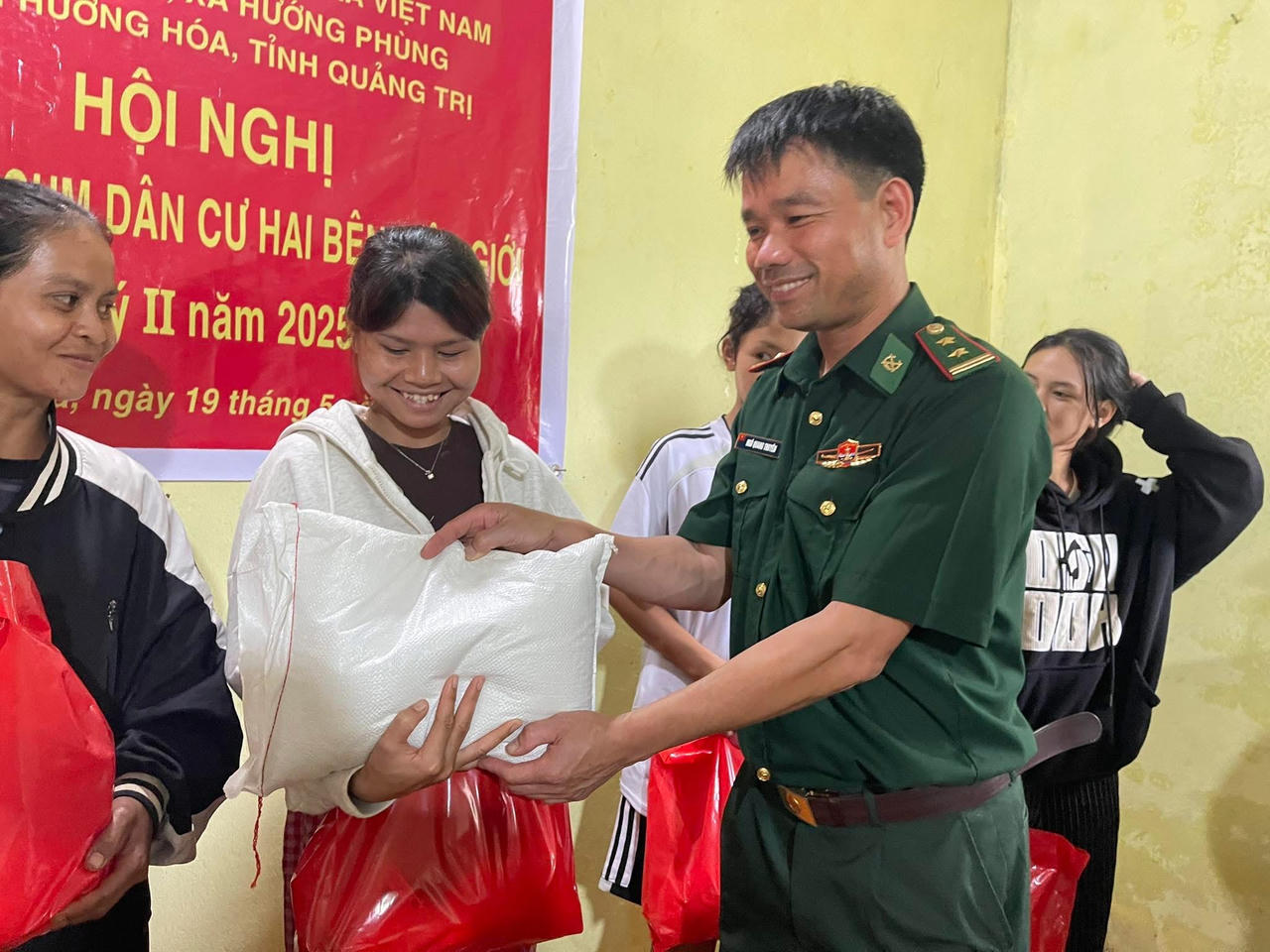 Thắm tình hữu nghị Việt – Lào nơi biên giới Quảng Trị