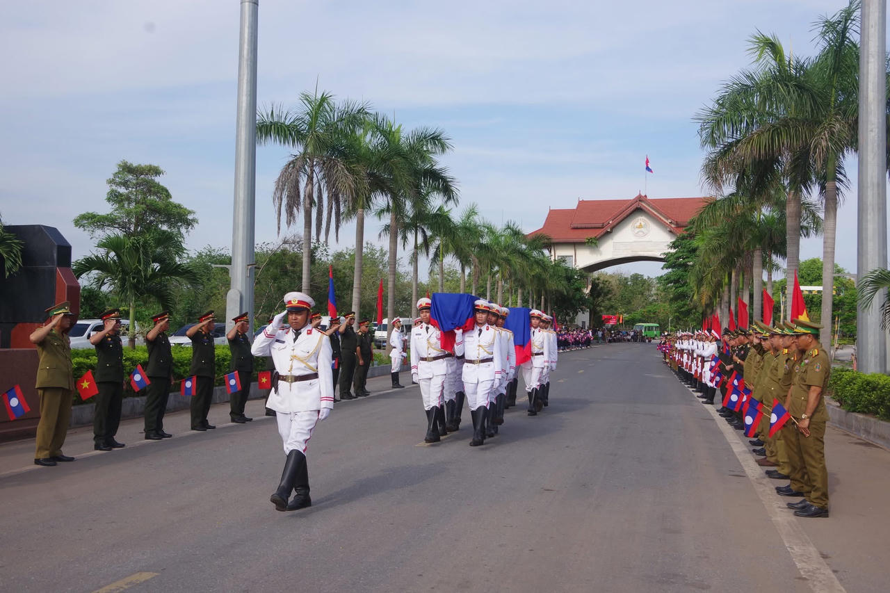 Đón nhận 12 hài cốt liệt sĩ hy sinh tại Lào về nước