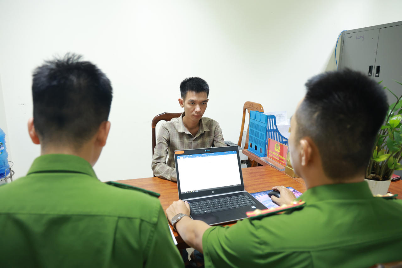 Bắt 3 đối tượng lừa đảo chiếm đoạt tài sản qua mạng tại Quảng Trị