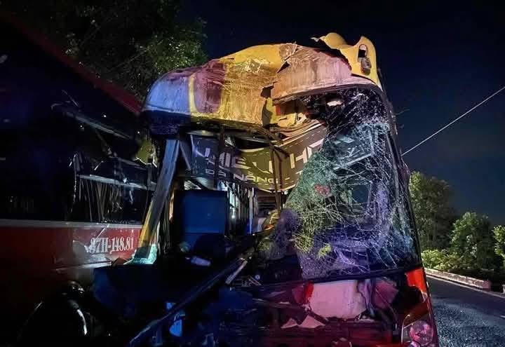 3 xe khách va chạm trên tuyến tránh TP Huế, nhiều người bị thương
